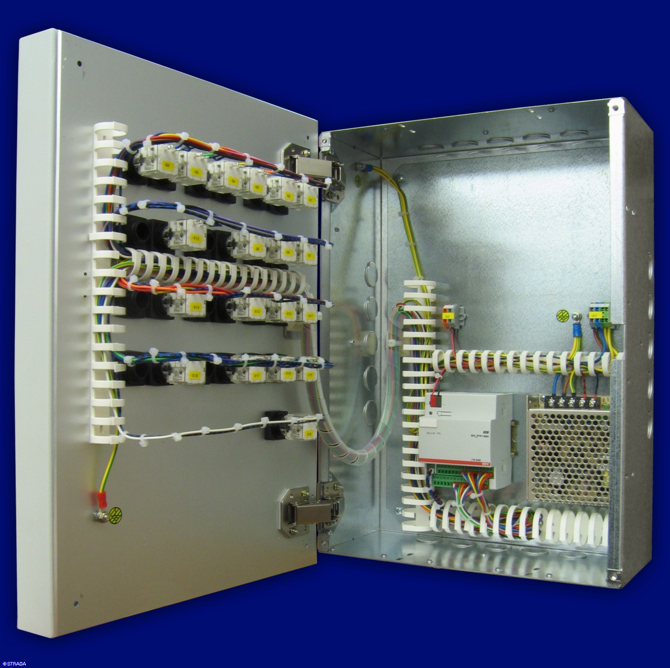 Bedientableau und Steuertableau Frontplatte Alu sonstiger Druck - Steuertableau mit UP-Geh&auml;use und T&uuml;re