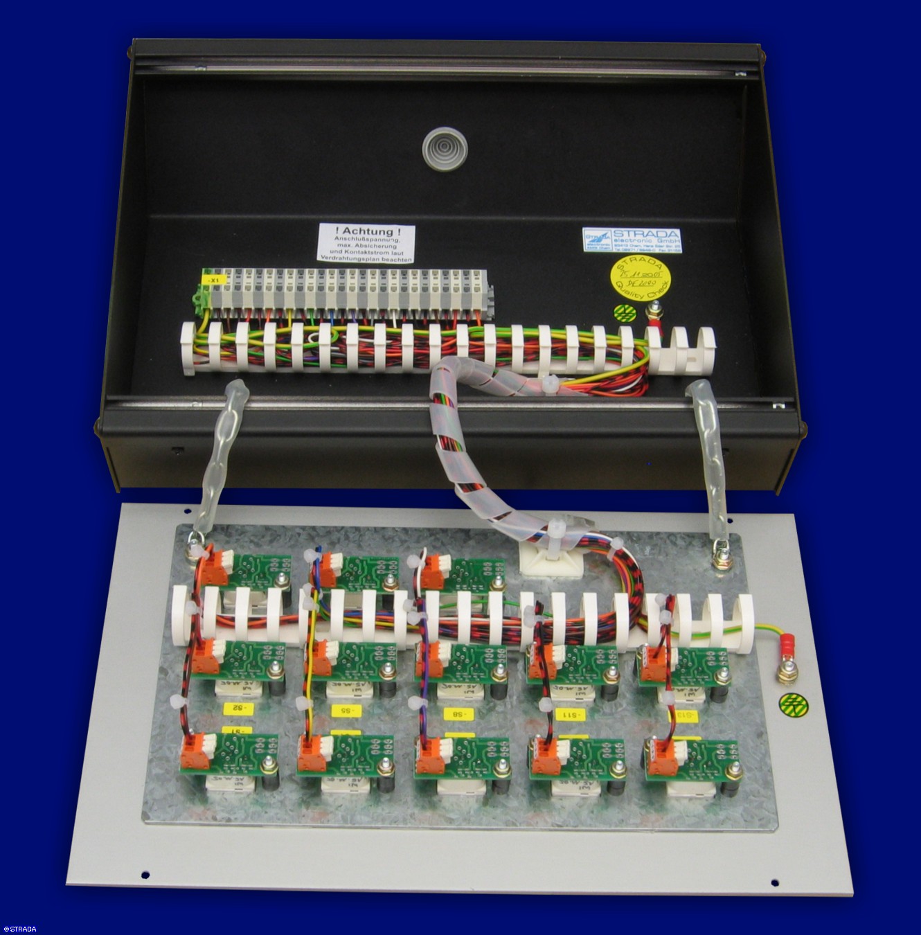 Plano Variante Ausf�hrung rund 16mm Beispiel Alu - Steuerpult Pf&ouml;rtner