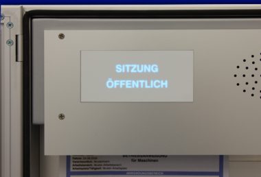 Geh�use und Frontplatte -Information und Aushang - Aushang- und Informationspanel Sitzungssaal