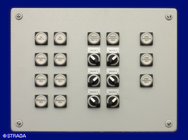 Bedientableau, Steuertableau, Schalttafel und Steuertafel Frontplatte Stahlblech - Steuertableau im AP-Geh�use IP65