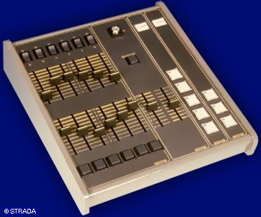 Tischpult, Bedienpult bzw Steuerpult Frontplatte Alu eloxiert - Lichtsteuer- und Regelpult